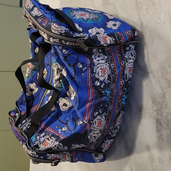 LIKE NEW LeSportsac Collette convertible duffle/crossbody - Picture 2 of 12
